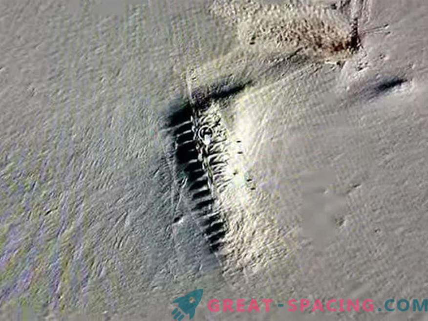 Onder het ijs van Antarctica zijn mysterieuze gebouwen te zien! Geheime basis of buitenaardse ruimtehaven?