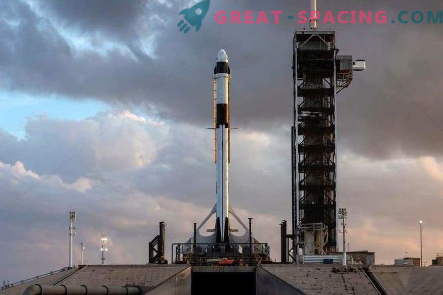 Pierwsza załoga SpaceX na platformie startowej