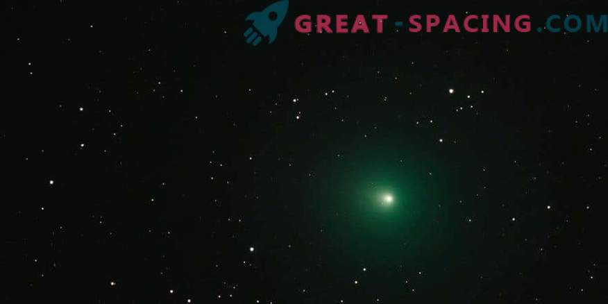Dlaczego kometa świąteczna wygląda na zieloną?