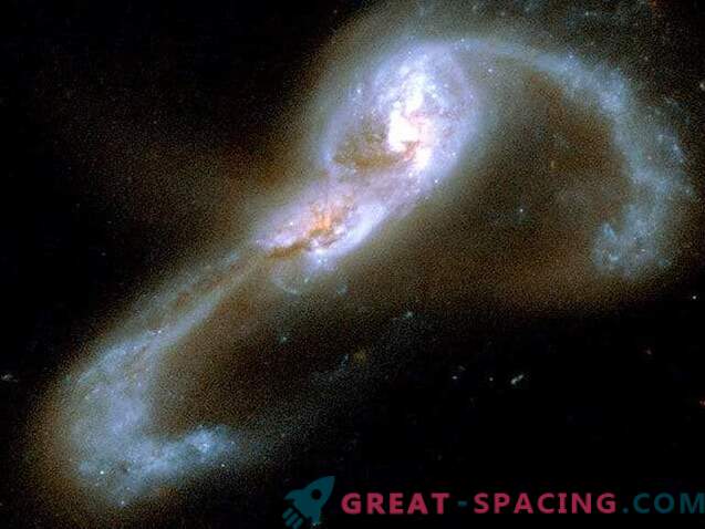 Jaka jest moc najjaśniejszych galaktyk?