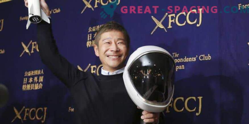 Japoński turysta kosmiczny jest gotowy do pociągu do lotu księżycowego.