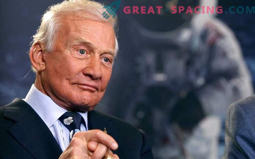 Światło za statkiem kosmicznym. What Buzz Aldrin Saw