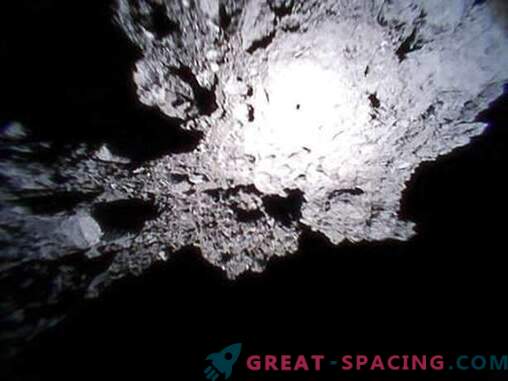 Skalista asteroida Ryugu w recenzji japońskich łazików