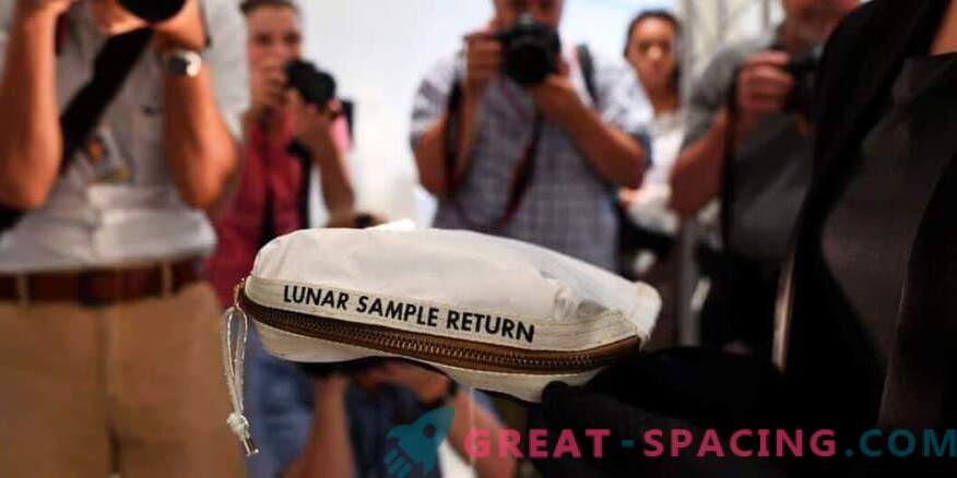 Księżycowa torba Neila Armstronga sprzedaje się za 1,8 miliona dolarów.